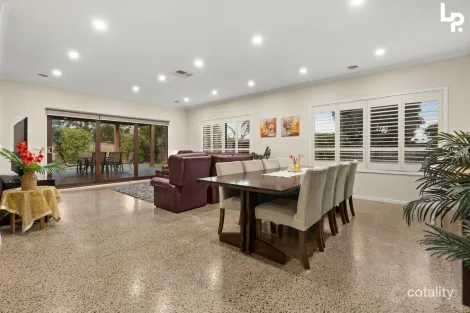 Property photo of 11 Glover Close Pakenham VIC 3810
