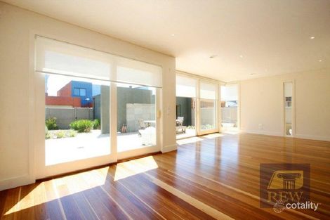 Property photo of 5 Cumberland Drive Maribyrnong VIC 3032