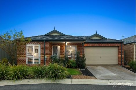 8 Leeds Pl, Langwarrin, VIC 3910