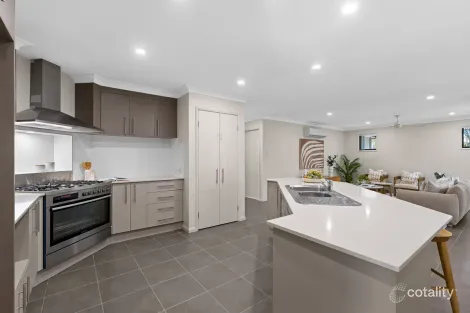 Property photo of 56 Higgs Circuit Wynnum West QLD 4178