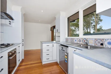 Property photo of 34 Bimbadeen Drive Mooroolbark VIC 3138