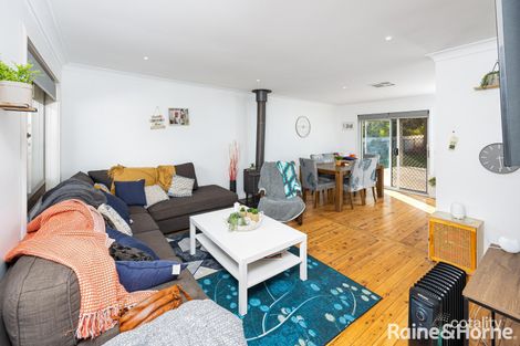 Property photo of 15 Cooinbil Crescent Kooringal NSW 2650