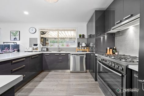 Property photo of 12 Warrenwood Place Narre Warren VIC 3805