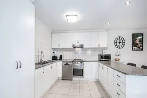 Property photo of 2/5 Timele Drive Hillside VIC 3037