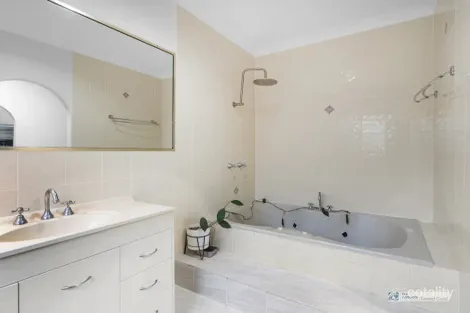Property photo of 1 Coolabah Court Banora Point NSW 2486