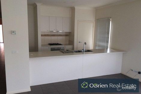 Property photo of 6 Lawrence Close Pakenham VIC 3810