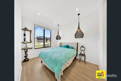 Property photo of 18 Ryebank Avenue Werribee VIC 3030