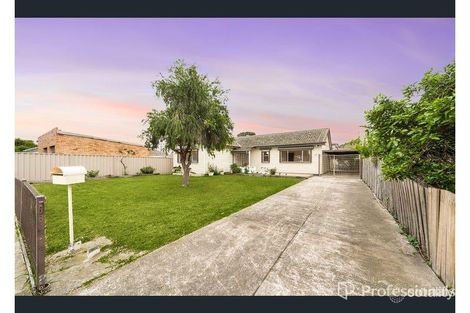 42 DUNEDIN ST, MAIDSTONE, VIC 3012