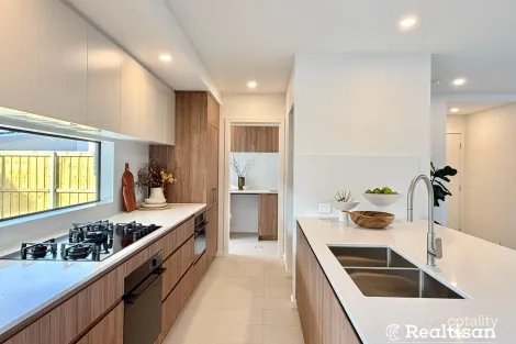 Property photo of 4 Glenholme Way Gledswood Hills NSW 2557