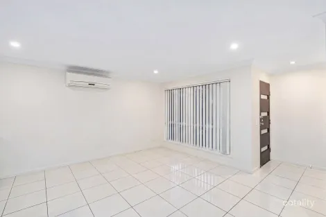 Property photo of 6 Codrington Circuit Pacific Pines QLD 4211