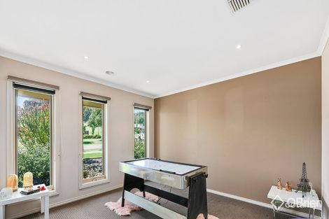 Property photo of 25 Chaucer Way Drouin VIC 3818