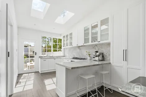 Property photo of 8 Clarinda Road Essendon VIC 3040