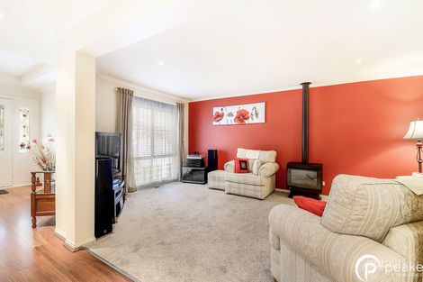 Property photo of 13 Kuranda Crescent Berwick VIC 3806