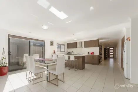 Property photo of 15 Wylie Circuit Burnside Heights VIC 3023