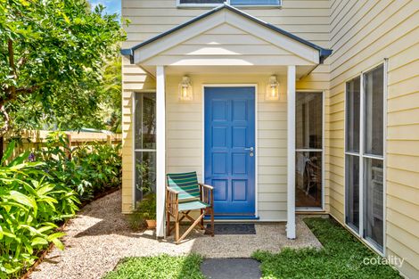 15 Glena St, Fairfield, QLD 4103