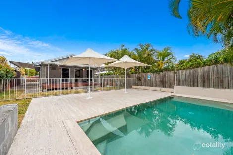 28 Vernon Ave, Labrador, QLD 4215