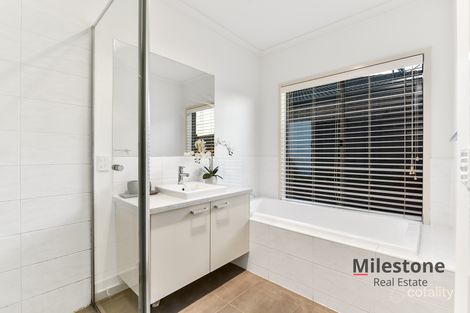 Property photo of 22 Springmount Street Cranbourne North VIC 3977