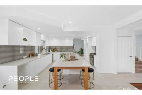 Property photo of 39 Windsor Place Carindale QLD 4152