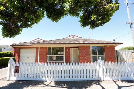 17 Merrilands Rd, Reservoir, VIC 3073