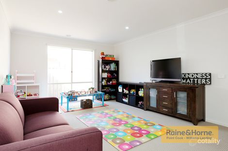 Property photo of 3 Weemala Grove Werribee VIC 3030