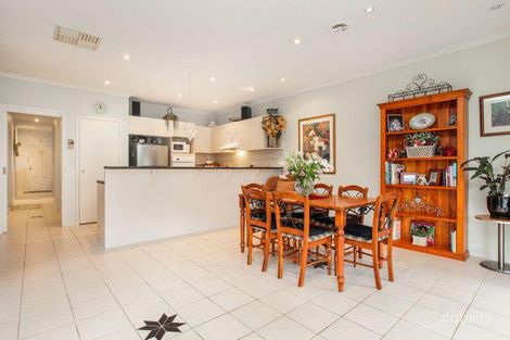 Property photo of 5 Eppalock Circuit Caroline Springs VIC 3023