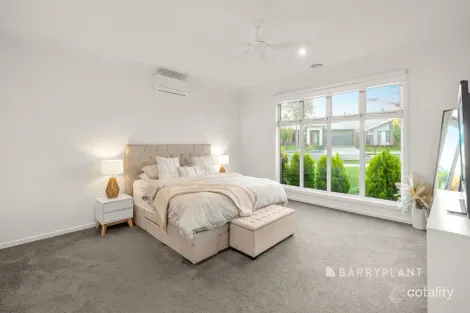 Property photo of 42 Staghorn Way Drouin VIC 3818