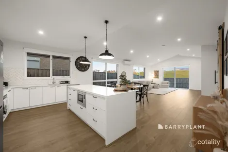 Property photo of 42 Staghorn Way Drouin VIC 3818