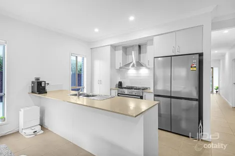 Property photo of 14 Aldinga Avenue Point Cook VIC 3030