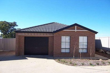 Property photo of 8 Ulandra Place Estella NSW 2650