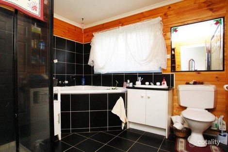 Property photo of 24 Kanooka Grove Meadow Heights VIC 3048