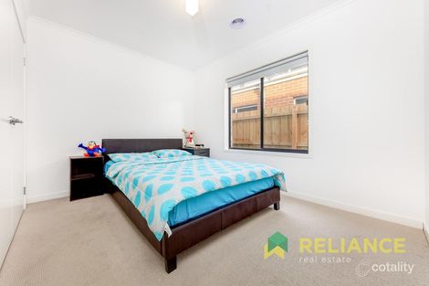 Property photo of 10 Hedgerow Avenue Brookfield VIC 3338