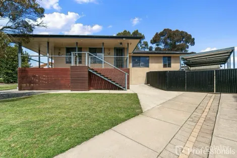 8 Newton Long Dr, Clare, SA 5453