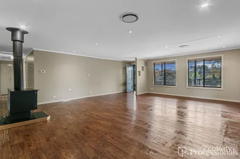 Property photo of 8 Newton Long Drive Clare SA 5453