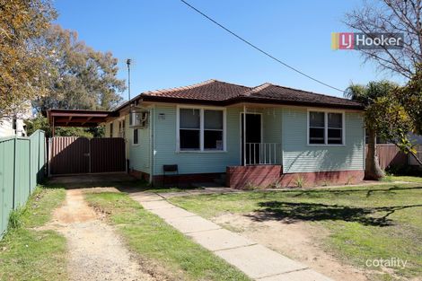 Property photo of 16 Tarakan Avenue Ashmont NSW 2650