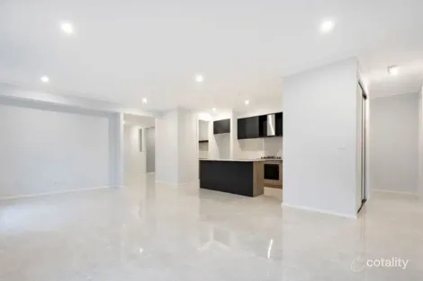 28 Thulian St, Clyde North, VIC 3978