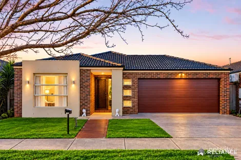Property photo of 32 Wakefields Drive Brookfield VIC 3338