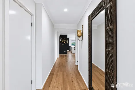 Property photo of 32 Wakefields Drive Brookfield VIC 3338