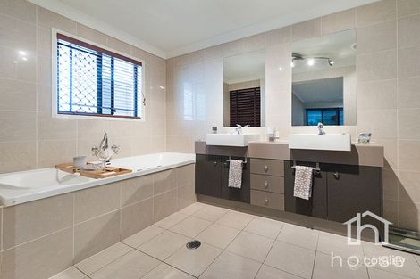 Property photo of 54 Sandalwood Drive Yamanto QLD 4305