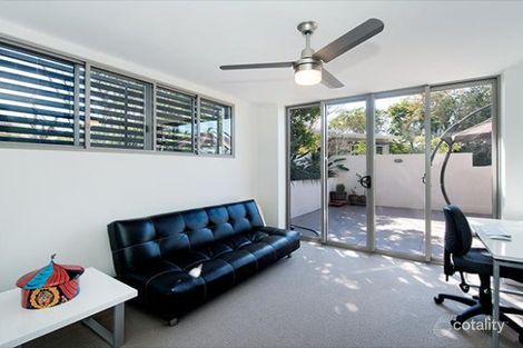 Property photo of 3/11 Riding Road Hawthorne QLD 4171