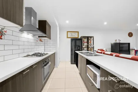 Property photo of 10 Flanker Way Clyde VIC 3978