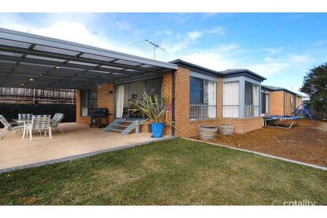Property photo of 4 Tony Place Mooroolbark VIC 3138