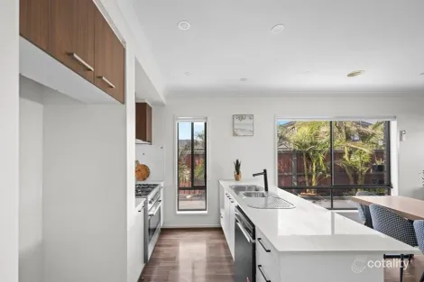 Property photo of 33 Rathdowne Drive Mickleham VIC 3064