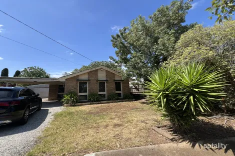 4 Eyre St, Melton South, VIC 3338