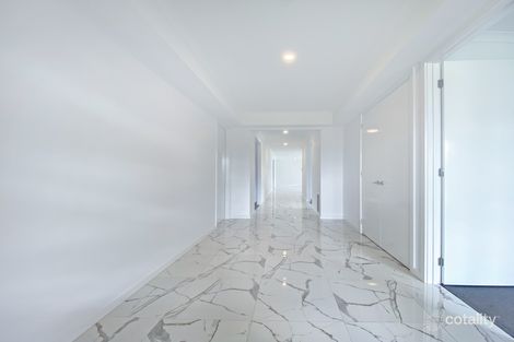 Property photo of 10 King Parrot Boulevard Drouin VIC 3818