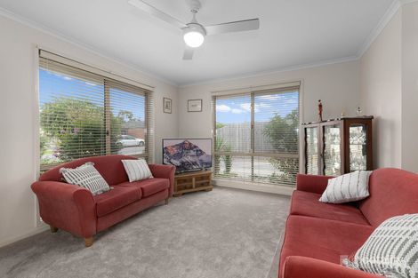 Property photo of 1/6 Osborn Grove Pakenham VIC 3810
