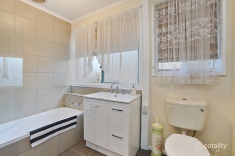 15 Peacock Ave, Norlane, VIC 3214