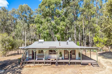 Property photo of 18 Holyoake Road Dwellingup WA 6213