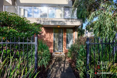 Property photo of 24 Lithgow Way Mooroolbark VIC 3138