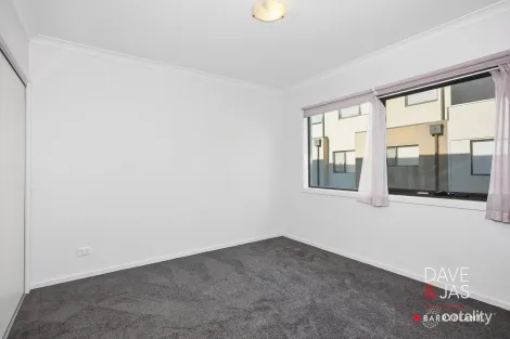 Property photo of 24 Lithgow Way Mooroolbark VIC 3138