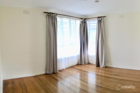 Property photo of 11 Strawbent Rise Narre Warren VIC 3805